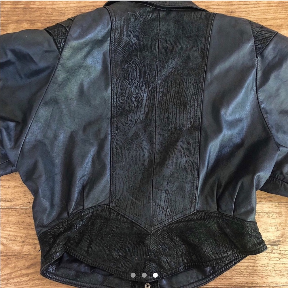 Leather jacket 🤑 - Picture 2 of 3